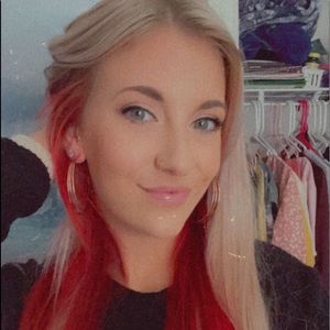 Meet your Posher, Courtney